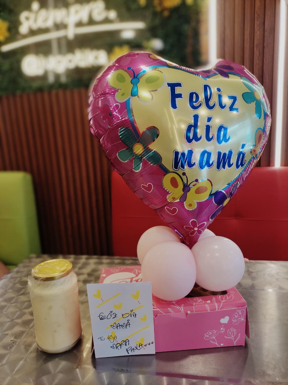 Desayuno decorado para cumpleaños